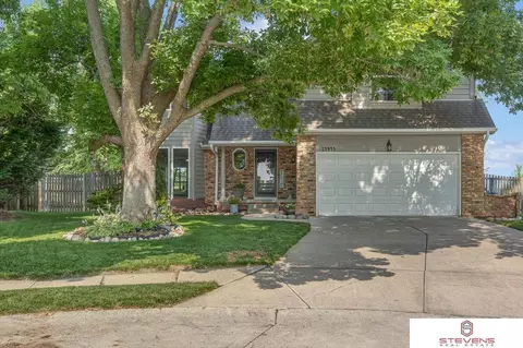 15443 Bemis Cir, Omaha, NE 68154