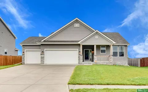 2115 Hedgeapple Rd, Plattsmouth, NE 68048