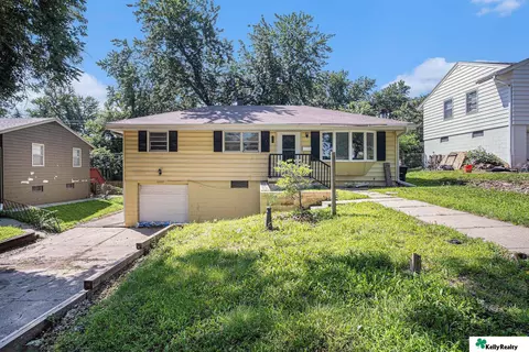 3209 Cornhusker Dr, Omaha, NE 68124