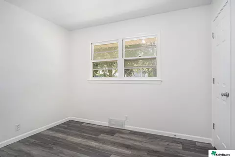 3209 Cornhusker Dr, Omaha, NE 68124 photo 14