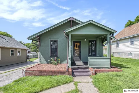 6032 Pine St, Omaha, NE 68106