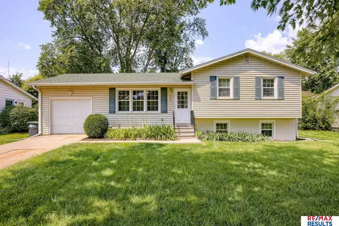6024 N 66 St, Omaha, NE 68104