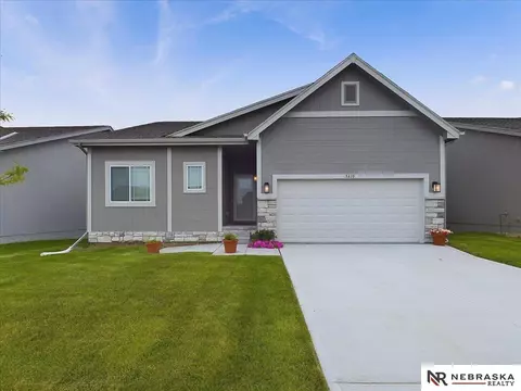 8410 179th St, Omaha, NE 68136