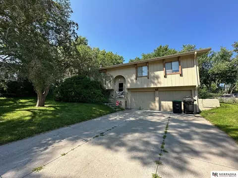 13935 W Cir, Omaha, NE 68137