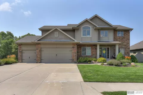 18504 Honeysuckle Dr, Elkhorn, NE 68022