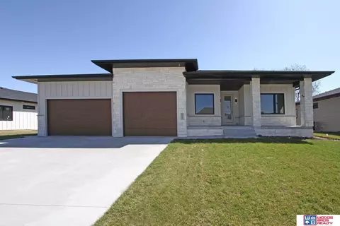6330 S 90th St, Lincoln, NE 68526
