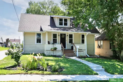 1811 N 32nd St, Omaha, NE 68111