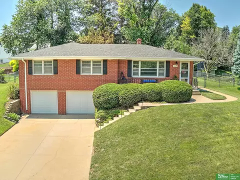 1864 S 122nd Ave, Omaha, NE 68144