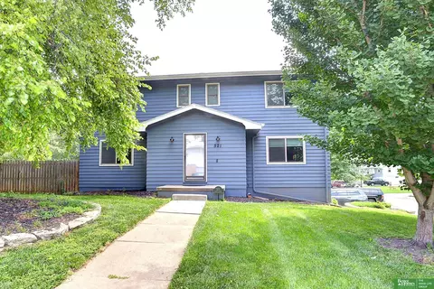521 Bonnie Ave, Papillion, NE 68046