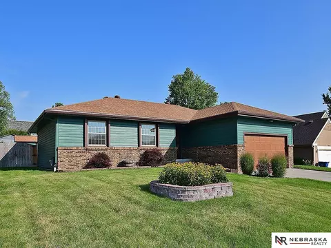 2012 Glenwood Ave, Papillion, NE 68046