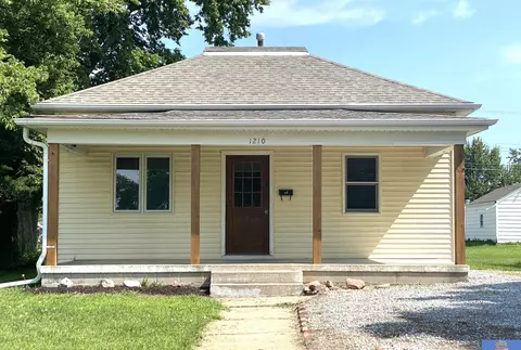 1210 Bell St, Beatrice, NE 68310 photo 2