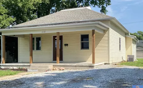 1210 Bell St, Beatrice, NE 68310 photo 3