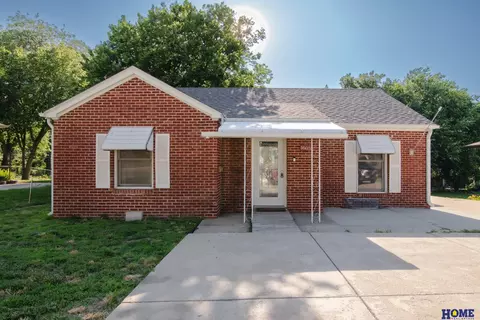1605 S 48th St, Lincoln, NE 68506