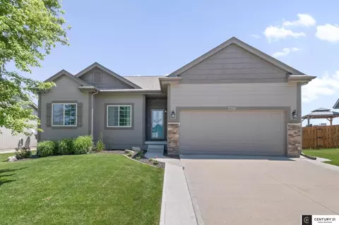 6617 Elm Hurst Dr, Papillion, NE 68133