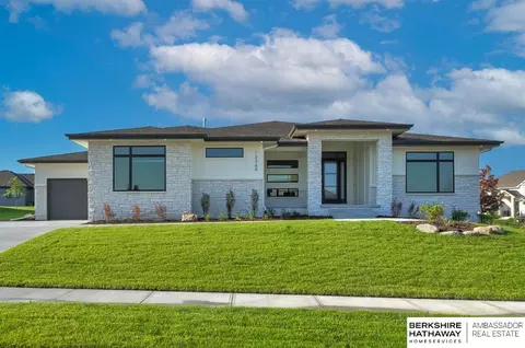 11555 S 123rd Ter, Papillion, NE 68046