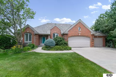 17636 Prestwick Ave, Omaha, NE 68136