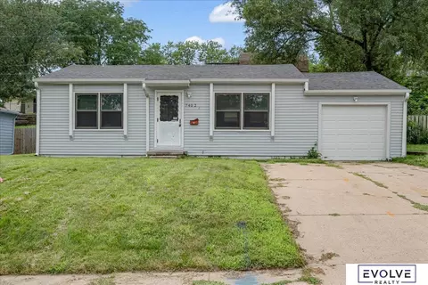 7402 S 69th St, La Vista, NE 68128