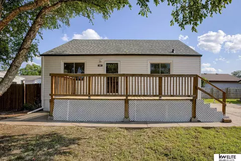 1507 Murray St, Carter Lake, IA 51510