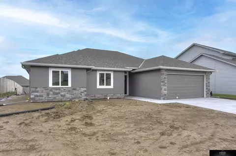 5209 Helwig St, Papillion, NE 68133