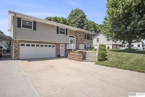 7412 S 85 St, La Vista, NE 68128