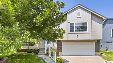 18108 Edna St, Omaha, NE 68136