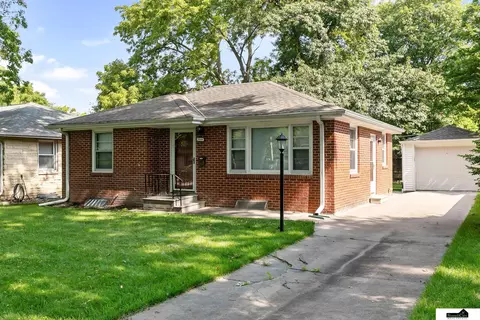 3848 Apple St, Lincoln, NE 68503