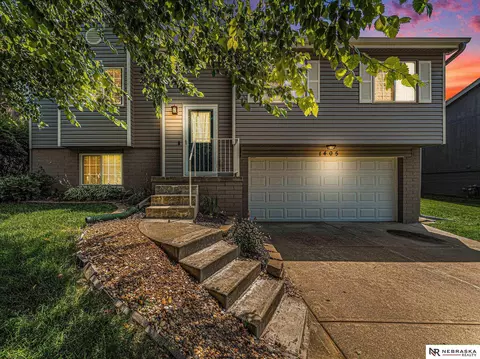 1405 Santa Fe Cir, Papillion, NE 68046