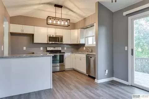 7626 N 79th Plz, Omaha, NE 68122