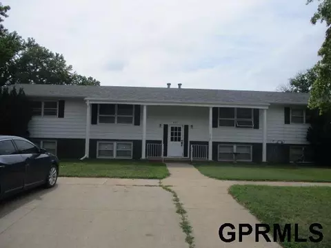 821 J St #4, Fairbury, NE 68352