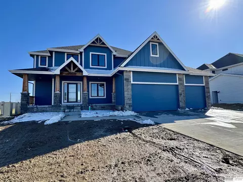7509 Swallowtail St, Papillion, NE 68046