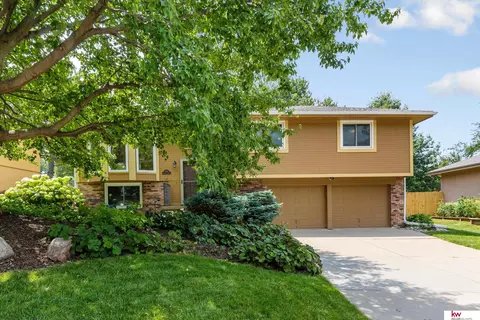 1006 Conestoga Rd, Papillion, NE 68046