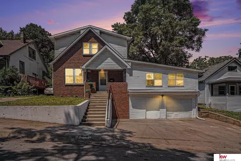4274 Maple St, Omaha, NE 68104
