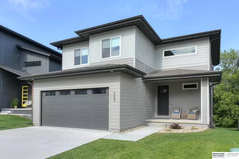 255 N Allen St, Bennington, NE 68007