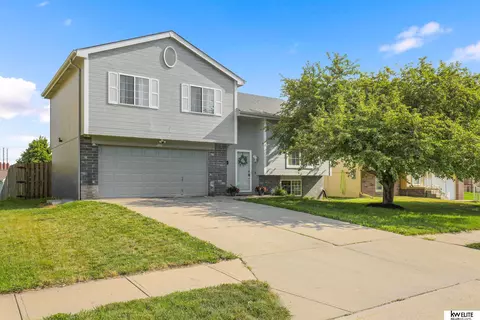 11811 Newport Ave, Omaha, NE 68164