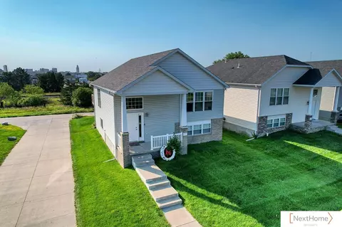 750 Lamont Dr, Lincoln, NE 68528