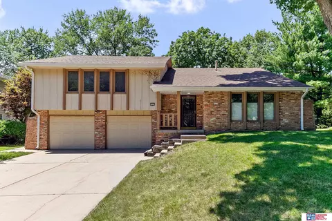 2333 Devonshire Dr, Lincoln, NE 68506