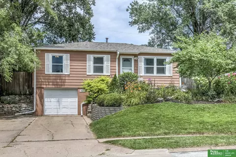 7422 Joseph Ave, La Vista, NE 68128