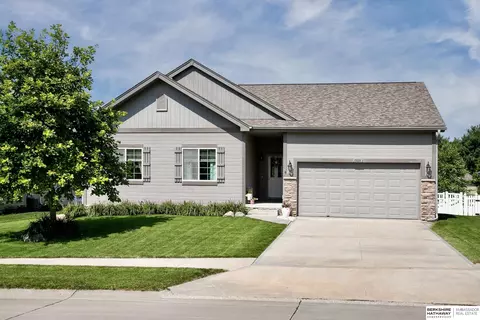 10016 S 203rd Cir, Gretna, NE 68028