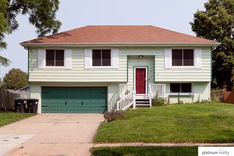 9818 O St, Omaha, NE 68127