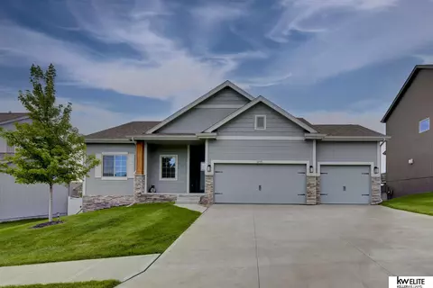 4710 N 180th Ave, Omaha, NE 68022