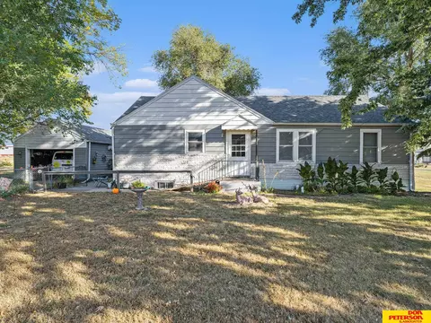2284 Morningside Rd, Fremont, NE 68025