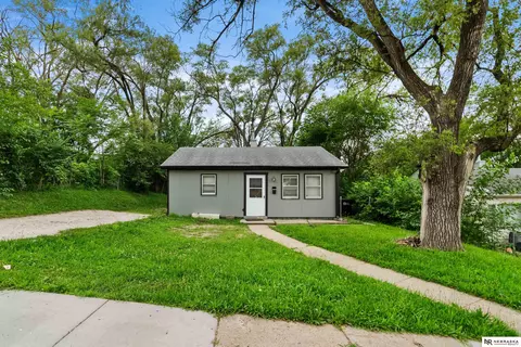 2222 N 39th St, Omaha, NE 68111