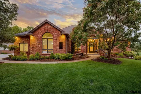 18505 Shadow Ridge Dr, Omaha, NE 68130