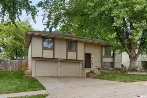 12948 Chandler St, Omaha, NE 68138