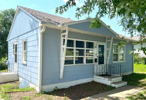 750 N 78 St, Omaha, NE 68114