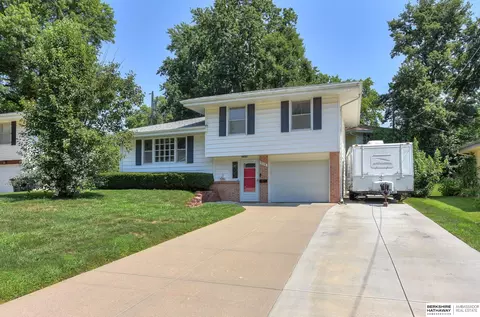 9158 Meadow Dr, Omaha, NE 68114