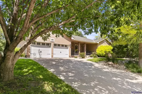 17502 Howard St, Omaha, NE 68118