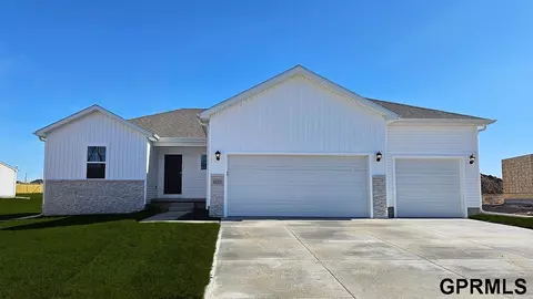 8025 N 170 Ter, Bennington, NE 68007