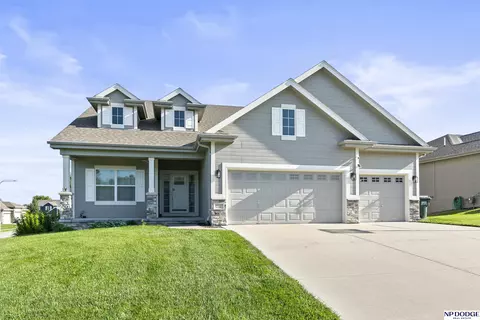 20710 Boyd St, Elkhorn, NE 68022