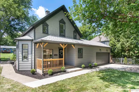 924 S Madison St, Papillion, NE 68046